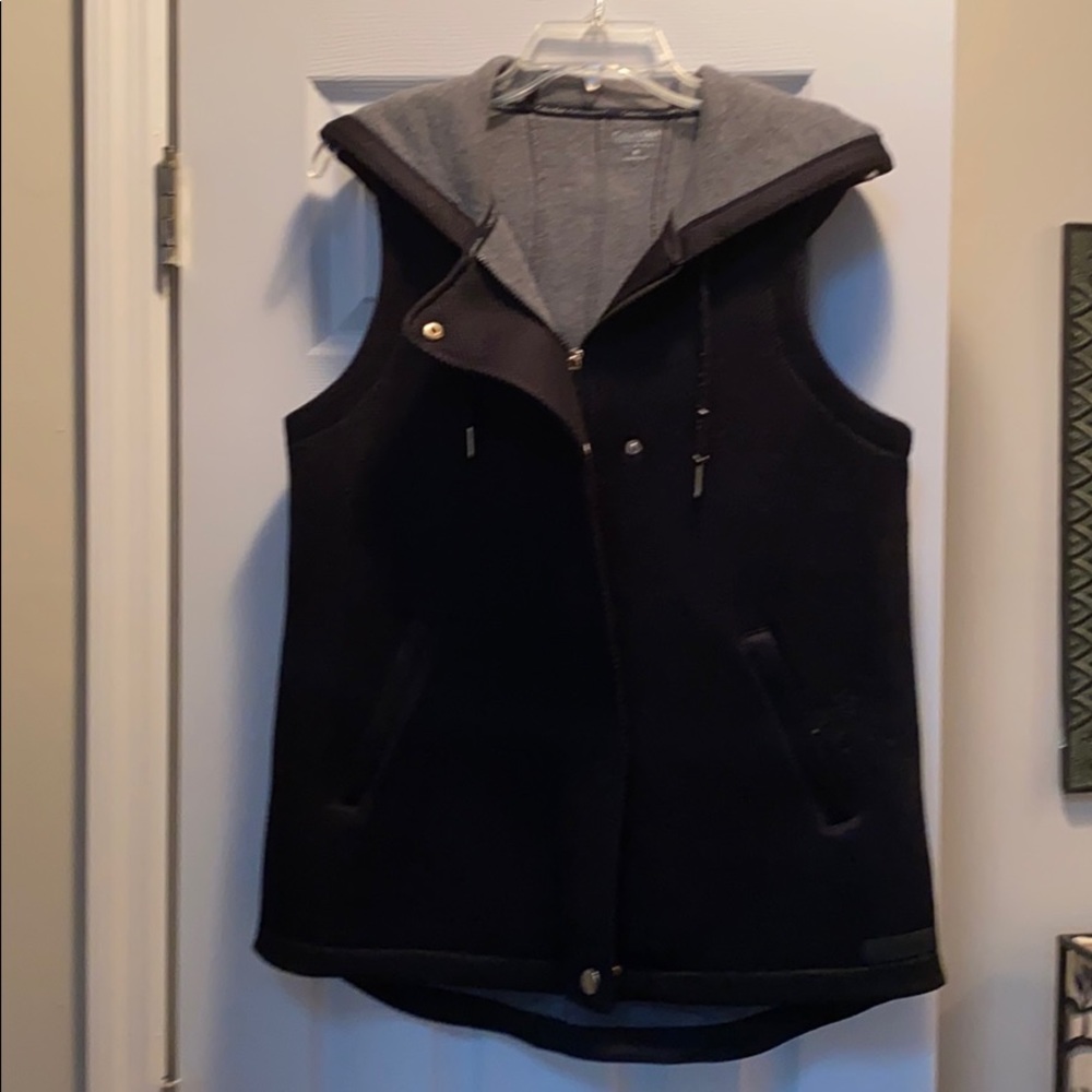 Hooded sports vest